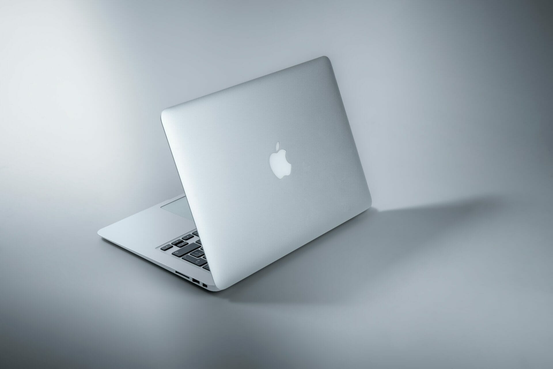How to shutdown macbook pro with keyboard