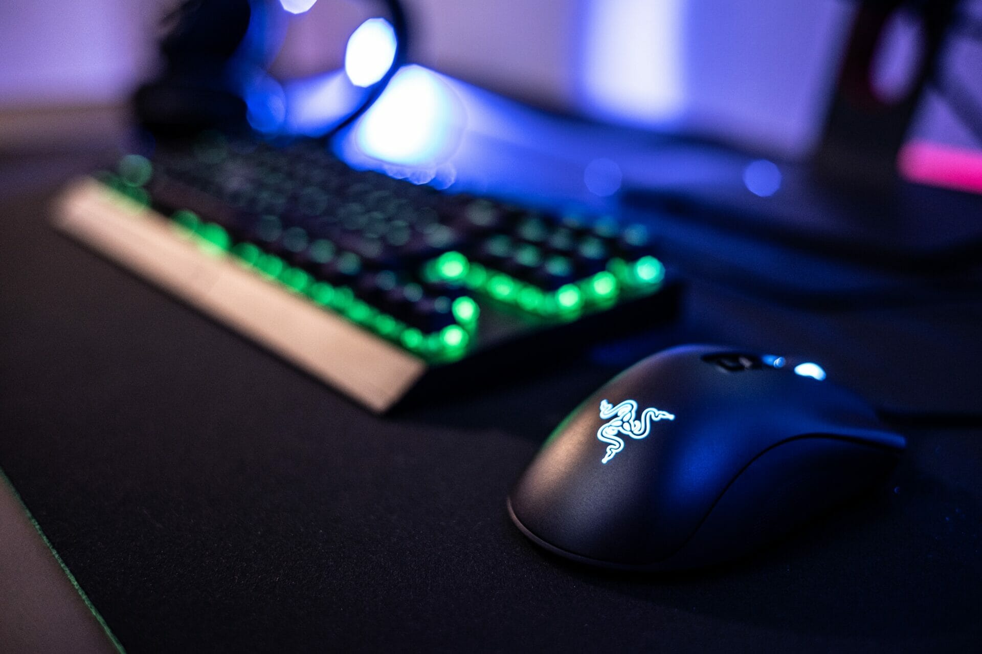 How to turn on razer keyboard lights without synapse
